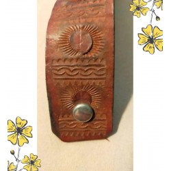 Bracelet vintage cuir gravé – Ethnique & artisanal – Terres d’Ailleurs