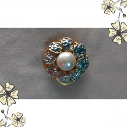 Broche vintage dorée perle nacrée – Style baroque chic – Années 80