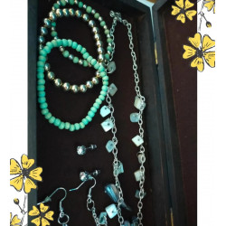 Mother-of-Pearl Jewelry Set + Vintage Wooden Box – Elegant Set & Bracelets