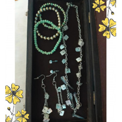 Mother-of-Pearl Jewelry Set + Vintage Wooden Box – Elegant Set & Bracelets