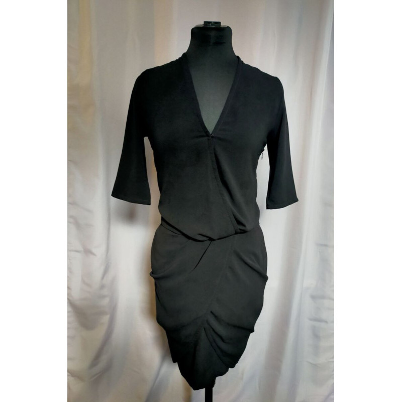 Robe noire drapée IKKS – Taille 34 XS – Chic et élégante