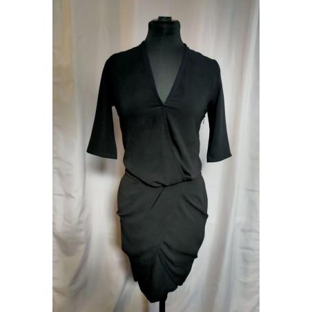 Robe noire drapée IKKS – Taille 34 XS – Chic et élégante