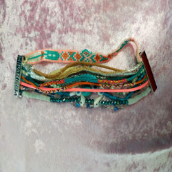 Bracelet multirangs Hipanema – perles, fils & breloques colorées