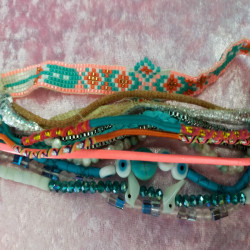 Bracelet multirangs Hipanema – perles, fils & breloques colorées