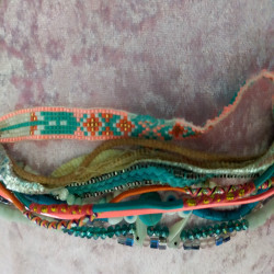 Bracelet multirangs Hipanema – perles, fils & breloques colorées